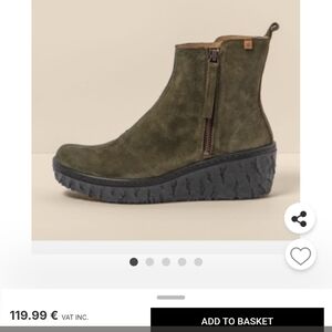 Beautiful Olive Coloured El Naturalista Spanish Suede Boots Size 40.